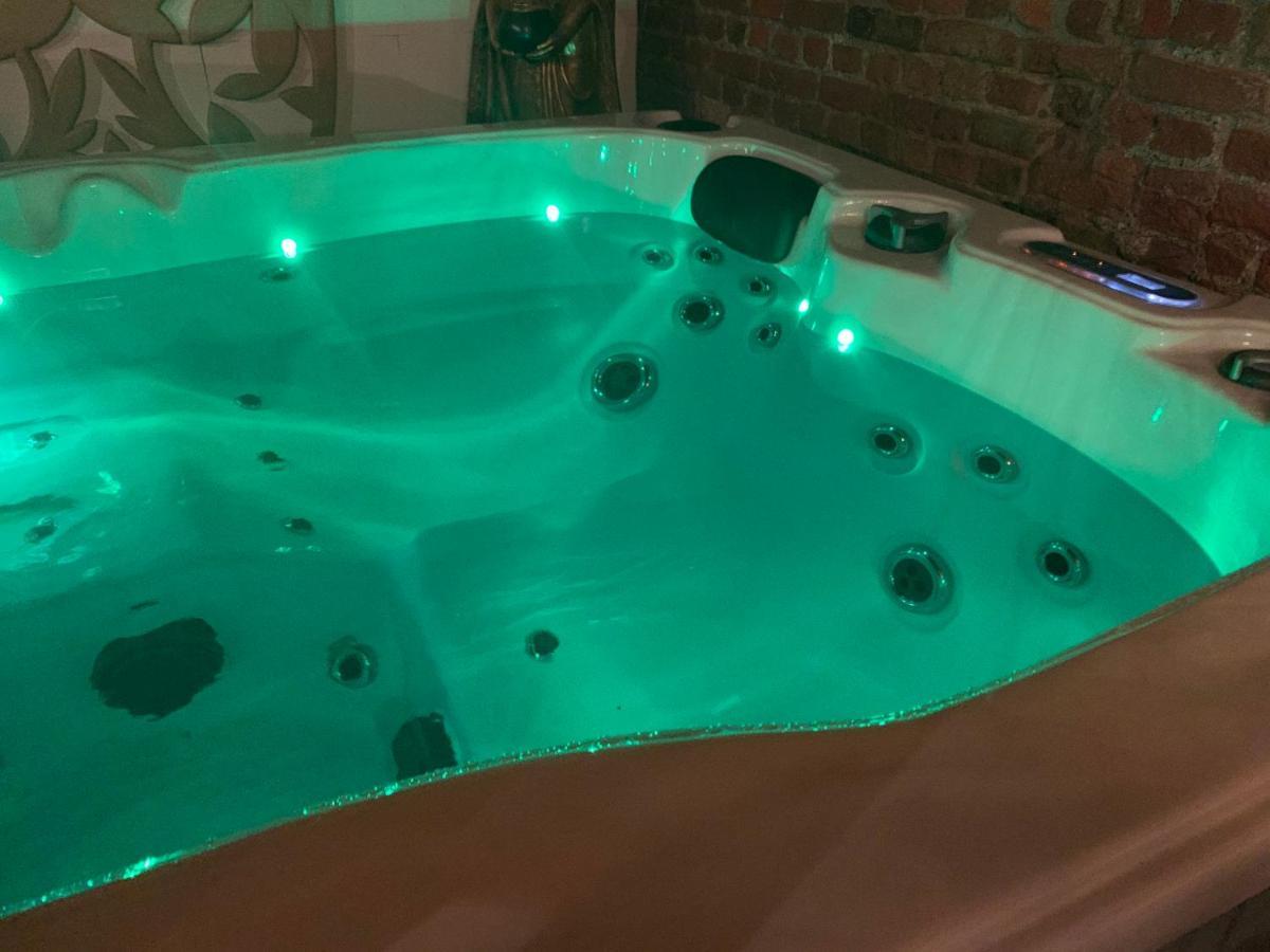 Nice And Cosy Place With Jacuzzi And Sauna To Relax In The Centre Of Antwerp Luaran gambar